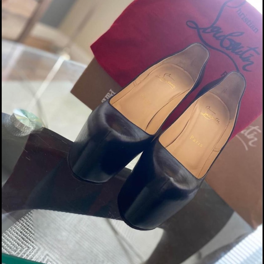 Woman heels Christian Louboutin size 8 , real good shape